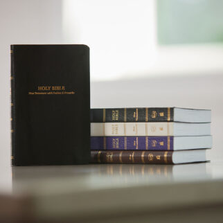 KJV Pocket New Testament with Psalms and Proverbs Photo