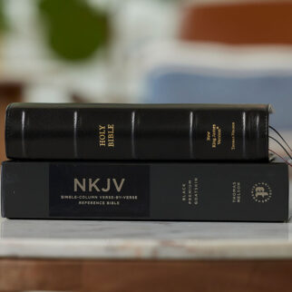 NKJV Single-Column Verse-by-Verse Reference Bible Photo