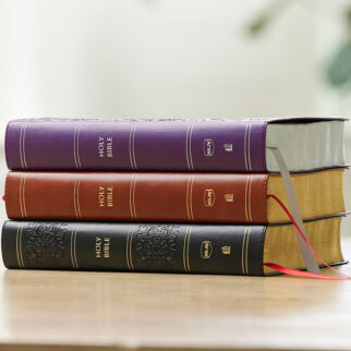NKJV Giant Print End-of-Verse Reference Bible Photo
